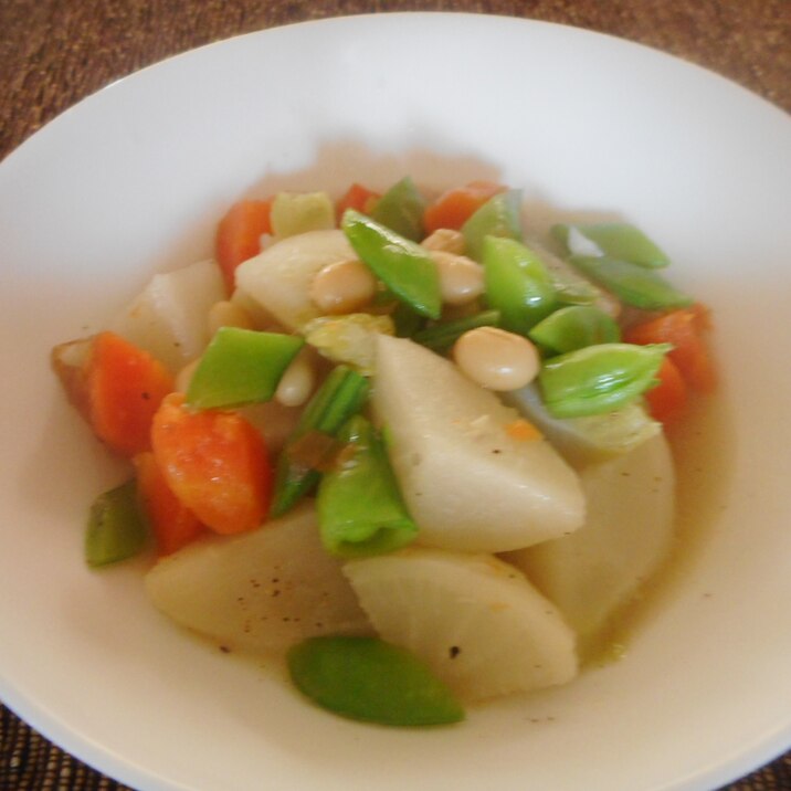 カブと大豆とスナップエンドウの蒸し煮